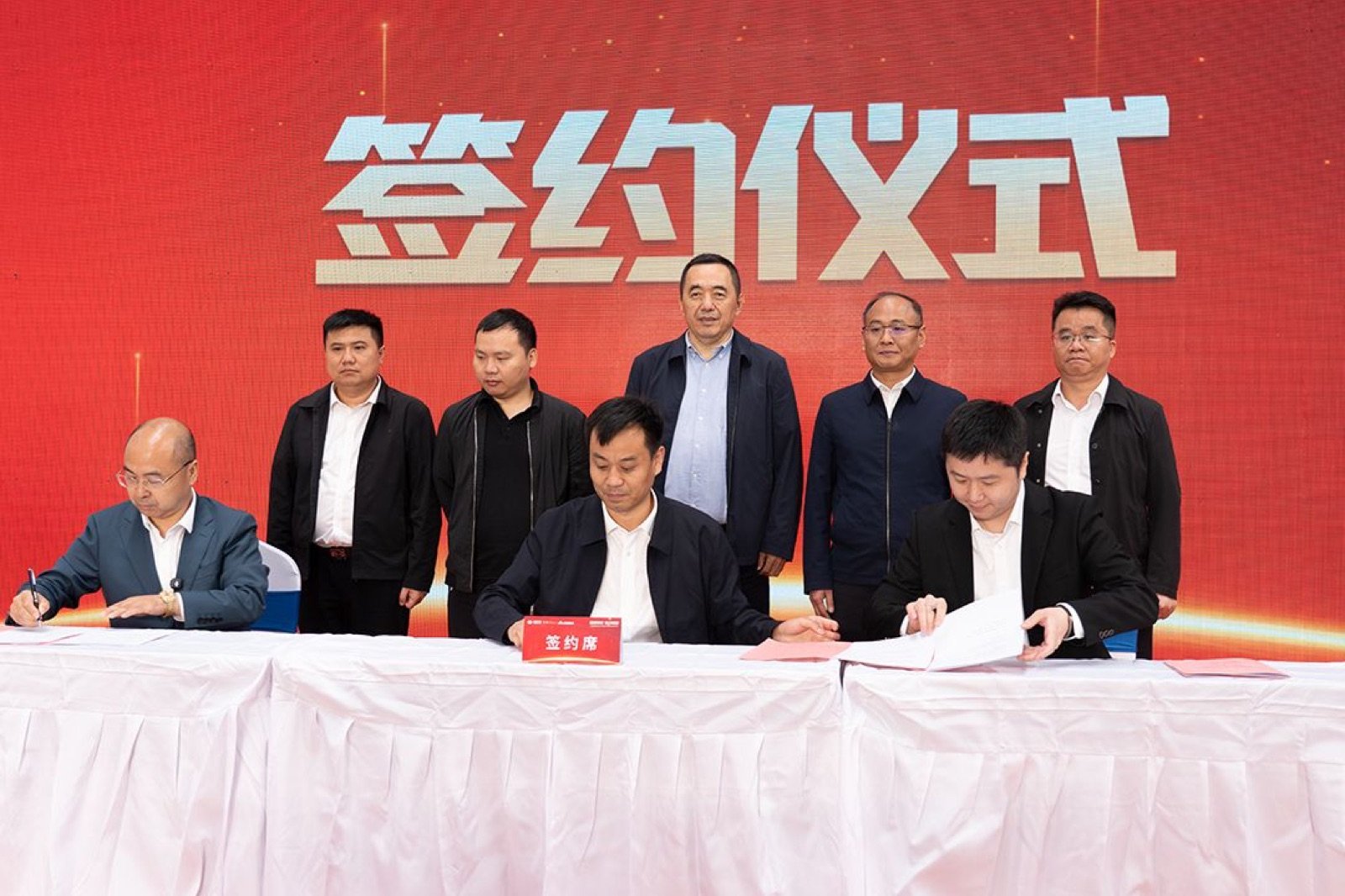 12 inohydro Bureau 14 Tsinghua Sichuan Energy Internet Research Institute Siton officially signed the Joint R&D Strategic Cooperation Agreement and Memorandum