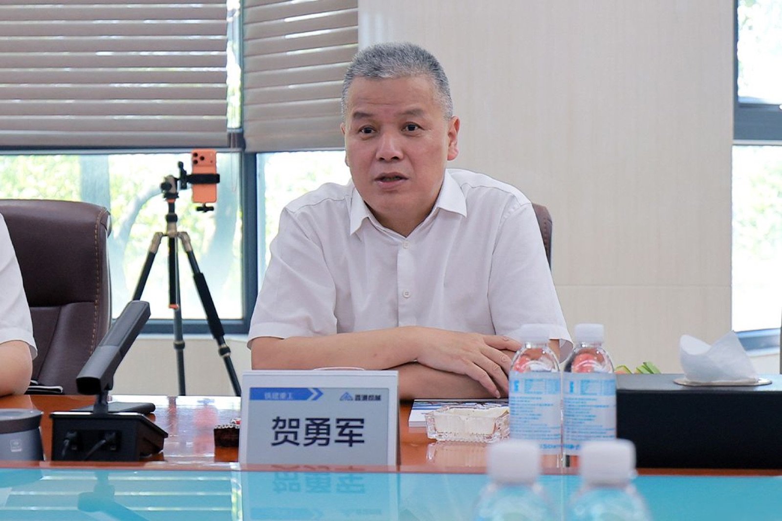 Bapak He Yongjun, Wakil Sekretaris Komite Partai, Direktur dan Manajer Umum CRCHI