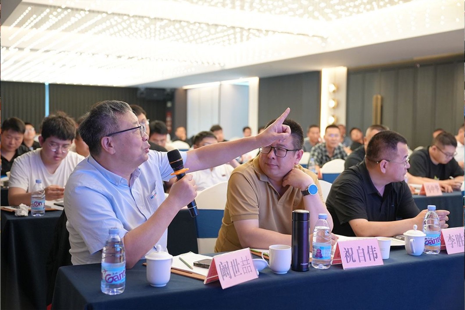 Sepanjang program empat hari tersebut, para peserta pelatihan terlibat dalam diskusi mendalam dengan instruktur dan pakar industri mengenai tantangan-tantangan utama